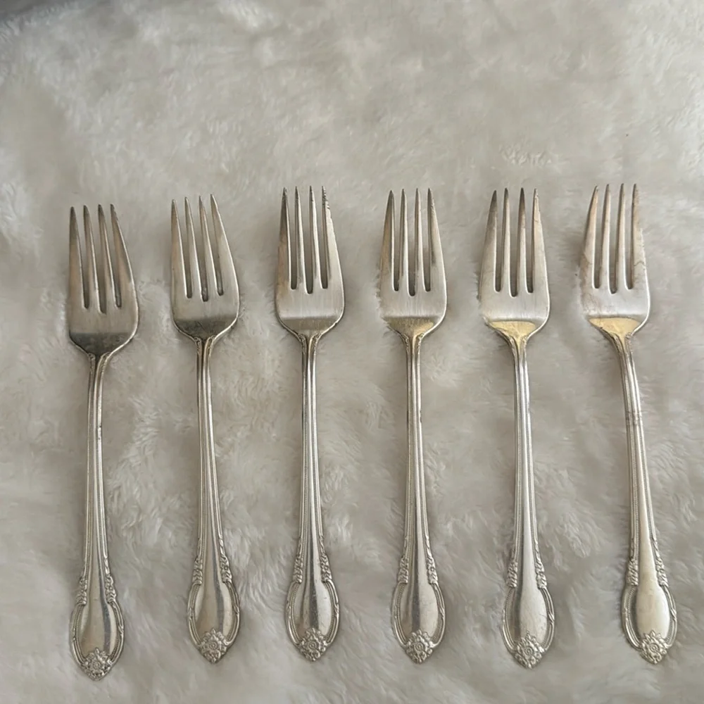 1847 Roger’s Bros Remembrance Silver Plate Vintage Dessert Forks